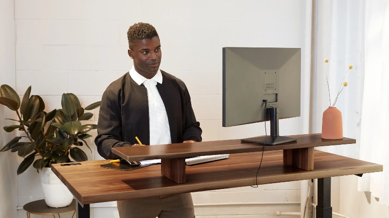 What are the right ways of using electric standing desks?