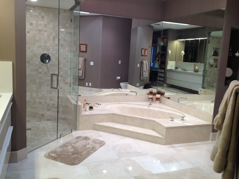 What factors should be considered while choosing a quality marble tile?