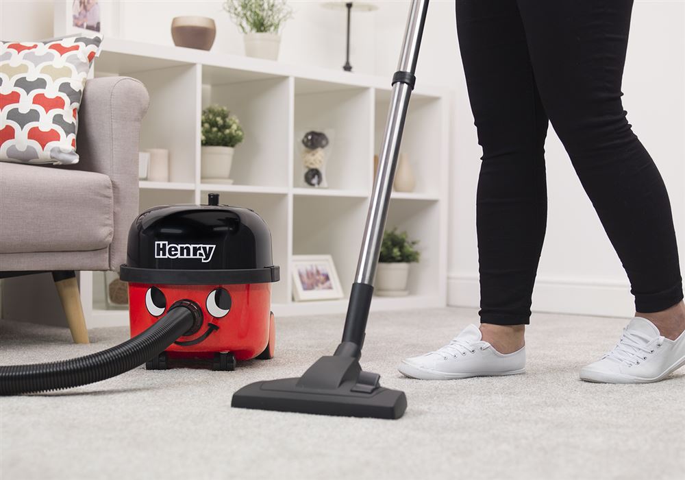 What are the features of Henry Hoover?